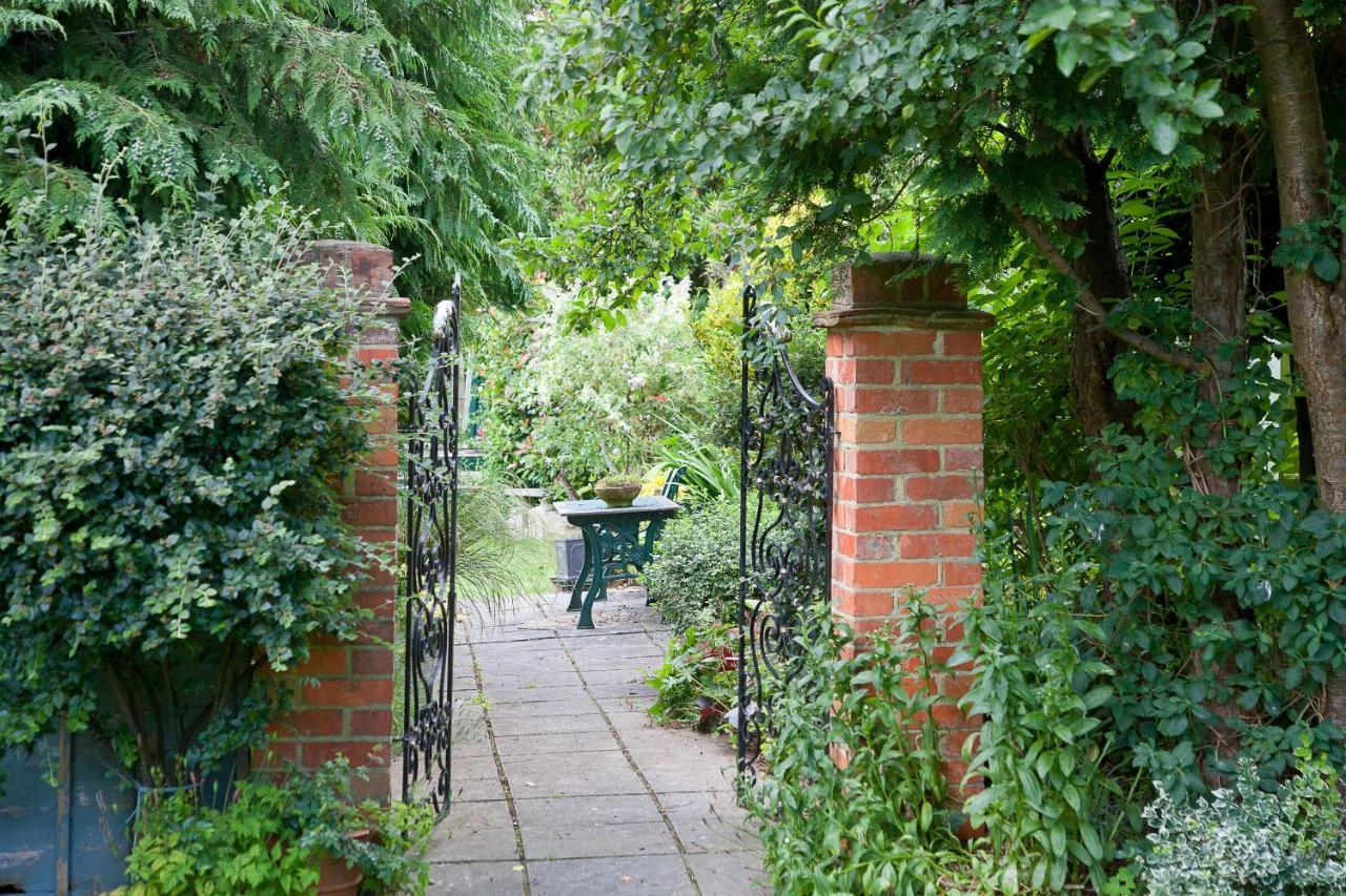 The Old House Guest House Salisbury Exterior photo