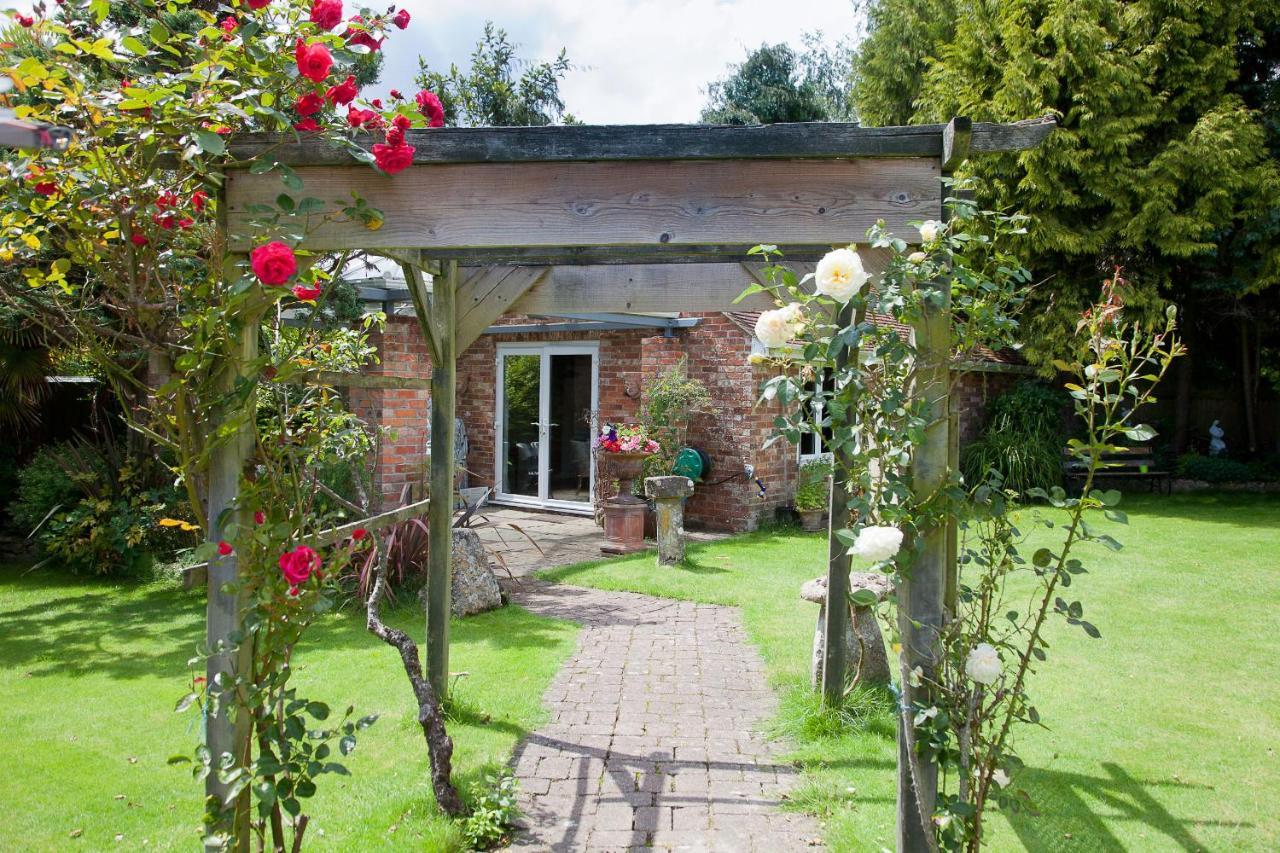 The Old House Guest House Salisbury Exterior photo