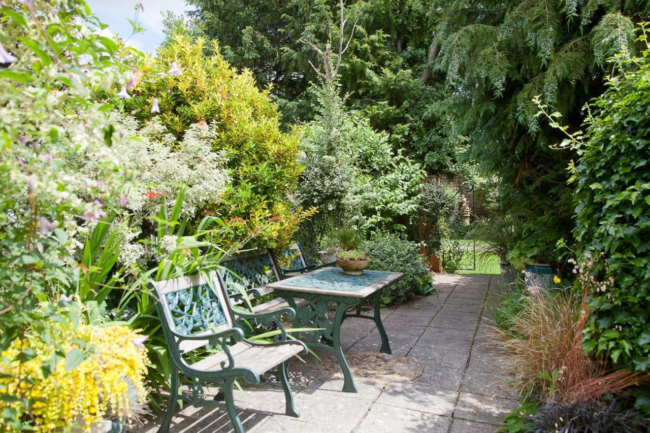 The Old House Guest House Salisbury Exterior photo